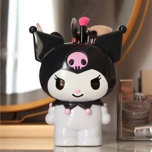 Cute Black and White Makeup Brush Holder